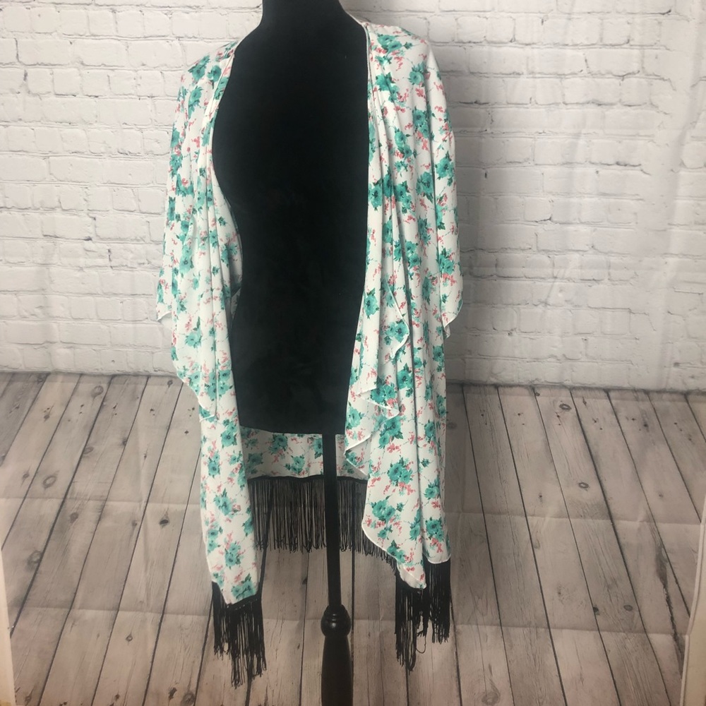 Lularoe Monroe Kimono size large
